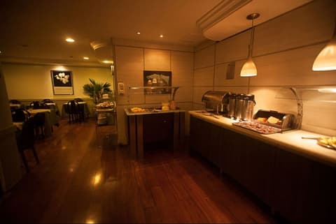 Hotel Plaza Apolo, Buffet