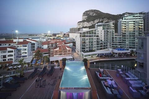 Sunborn Gibraltar Yacht Hotel Resort, Pool