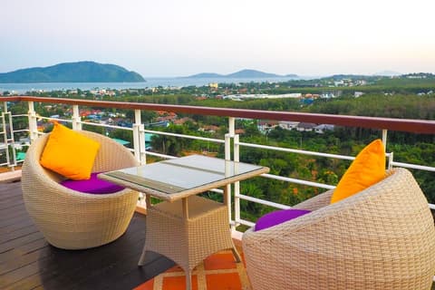 The View Rawada Phuket, Restaurant