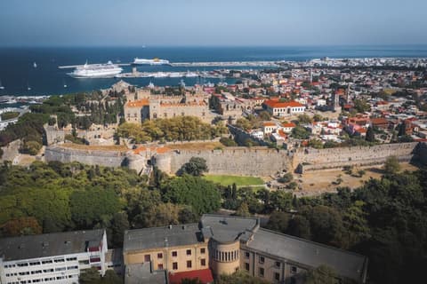 Amphitryon City Hotel, Point of interest