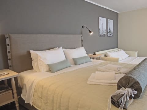 Amphitryon City Hotel, Room