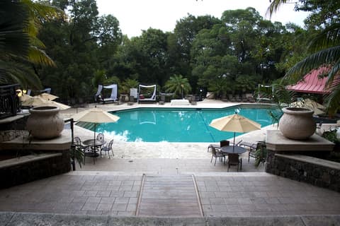Karibe Hotel, Outdoor pool