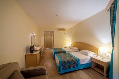 Aska Hotel Just In Beach, 