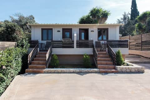 Anita Hotel, Exterior