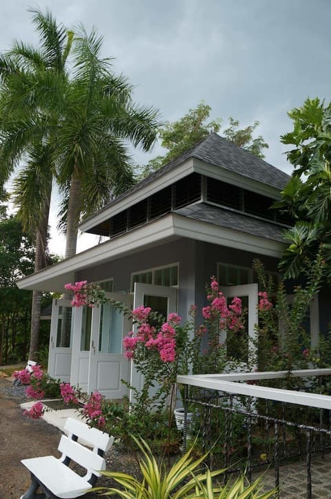A Little Villa, Interior