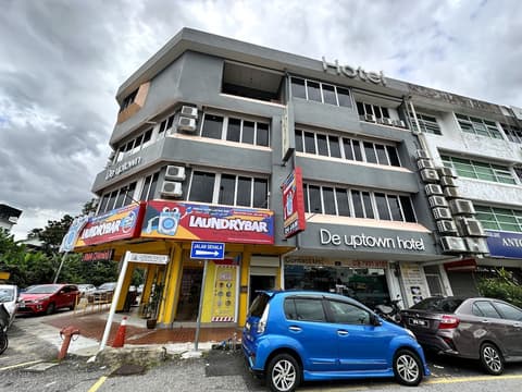 De UPTOWN Hotel @ P.J. 222, Front of property