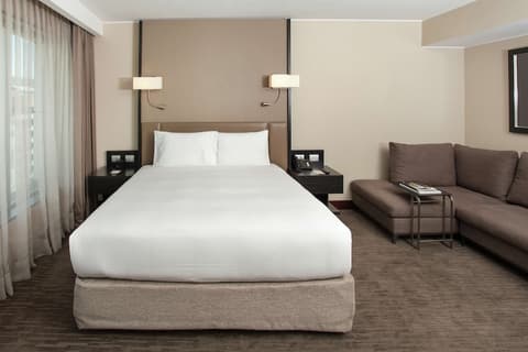 DoubleTree by Hilton Hotel Santiago - Vitacura, Room