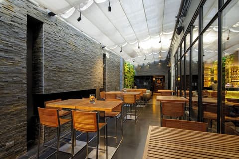 DoubleTree by Hilton Hotel Santiago - Vitacura, Lobby sitting area