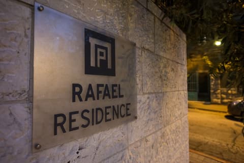 Rafael Residence, Interior entrance
