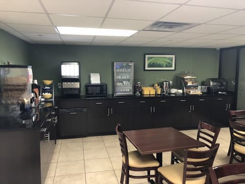 Days Inn by Wyndham Brooklyn Borough Park, Breakfast area
