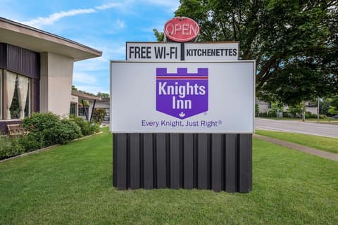 Knights Inn Burlington, ON, Exterior