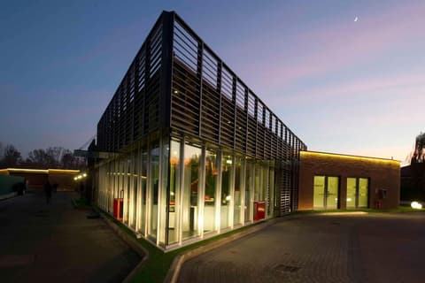 Hotel Camelia, Exterior