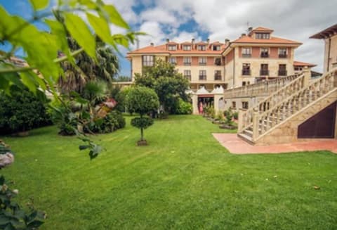 Hotel Spa Villa Pasiega, Porch