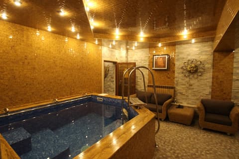 Uyut Hotel, Indoor spa tub