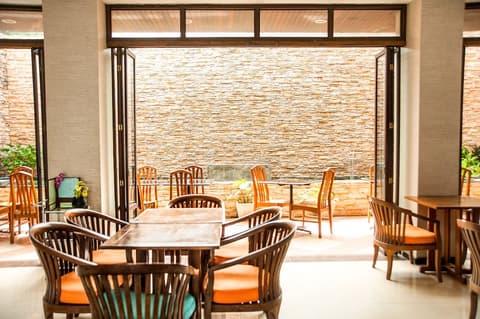 Crystal Inn Phuket, Dining