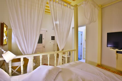 Efchi Suites 1904, Room