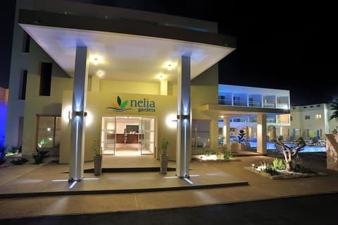 Nelia Gardens, Property entrance
