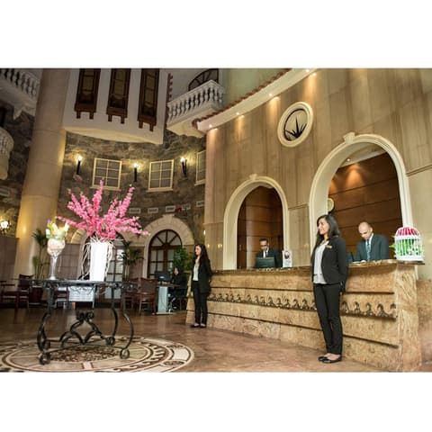 Cherry Maryski Hotel, Reception