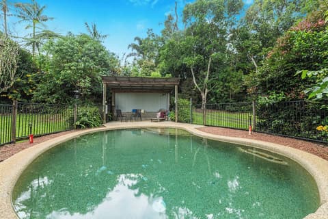 Atherton Blue Gum, Outdoor pool
