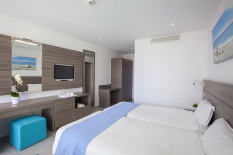 Limanaki Beach Hotel, Room