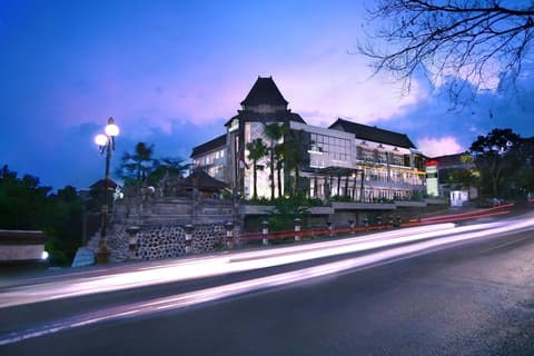 Hotel Neo Denpasar by ASTON, Front of property - evening/night