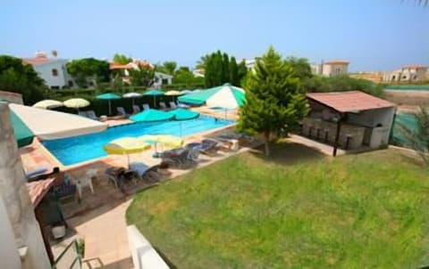 Petsas Apartments & Tavern, Pool