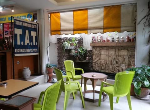 New Siam III, Interior entrance