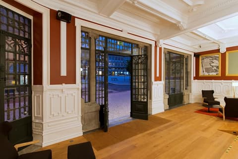 EMAJ Guimarães Boutique Hotel, Interior entrance