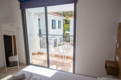 Julipapas Gardens, Room