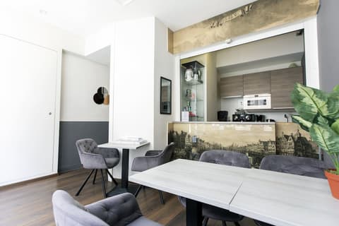 Quentin Hotel Golden Bear, Lobby