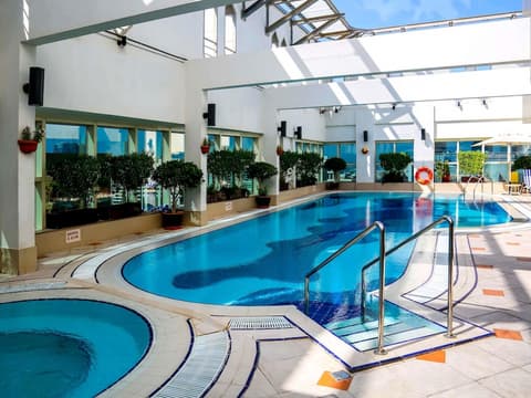 Majlis Grand Mercure Residence Abu Dhabi, Pool