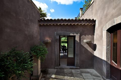 Casa la Carrubbazza, Property grounds