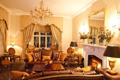 Trump Macleod House & Lodge, Lobby sitting area