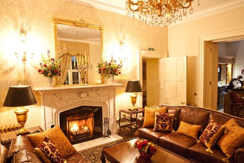 Trump Macleod House & Lodge, Lobby sitting area