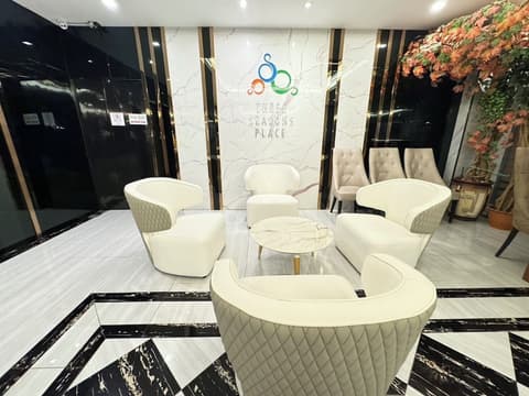 Three Seasons Bangkok, Lobby