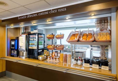 B&B HOTEL Cannes La Bocca Plage, Breakfast buffet