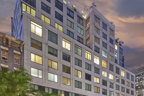 Truss Hotel Times Square, Front of property