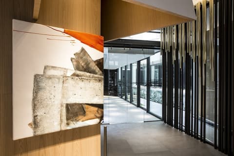 Le Cinq Codet, Interior entrance