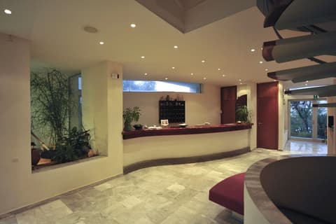 Rodon Hotel, Reception