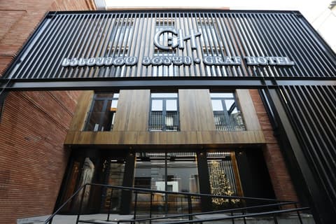 Graf Hotel, Exterior