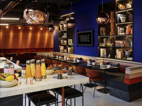 Tribe Paris Saint Ouen, Breakfast area