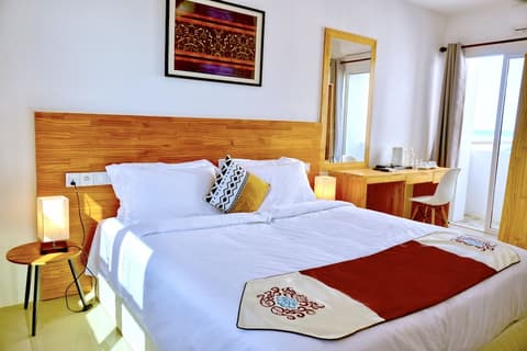 Island Ambience, Room