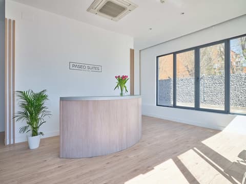 Paseo Suites Hotel, Reception