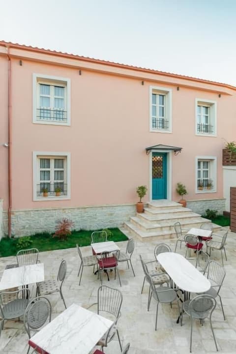 NAIADES the residence ioannina castle, Outdoor dining