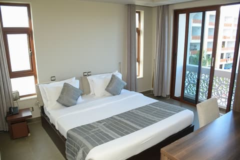 Royal Shaza Suites, Room