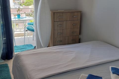 Lovely 1-bed Apartment in Perea, Room