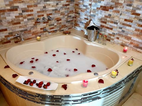 Hotel Museo Cusco, Bathroom