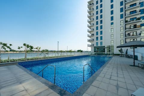 Maison Privee - Chic Apt on Yas Island cls to ALL Main Attractions, Pool