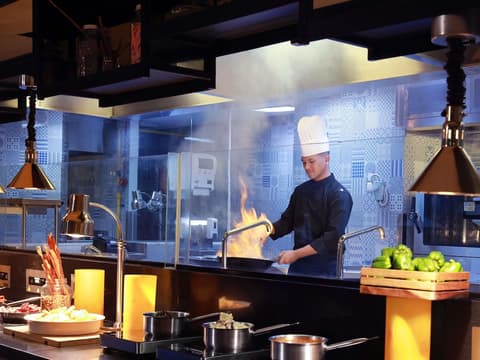 Grand Mercure Bali Seminyak, Restaurant