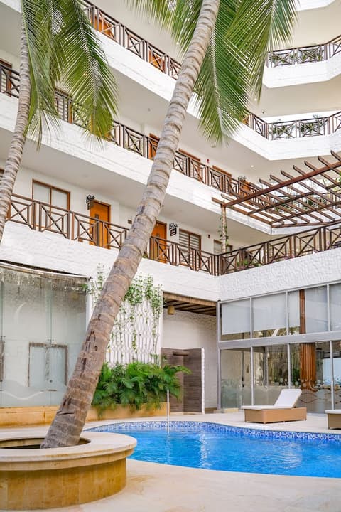 HOTEL KARAYA DIVE RESORT, Pool